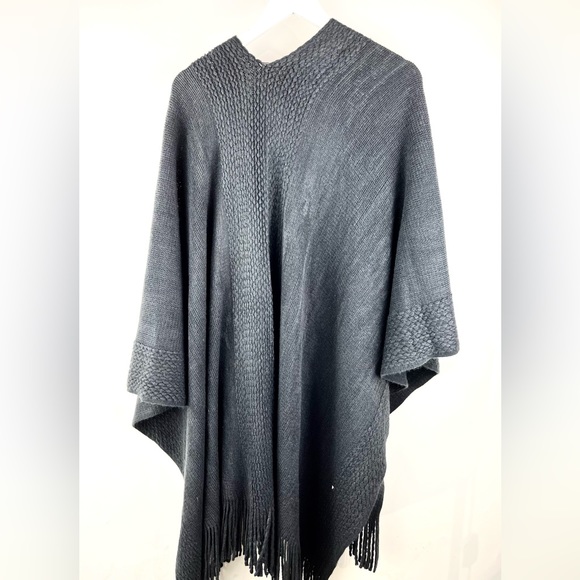 Gentle Fawn Philippa Grey Fringe Knit Poncho - Picture 2 of 11